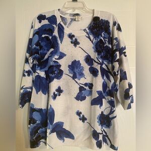 Light weight sweater, big blue flowers